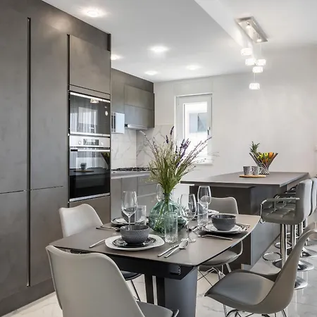 Karla Apartment