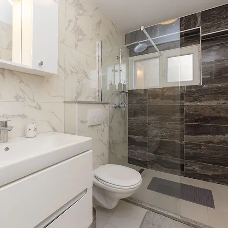 Karla Apartman *
